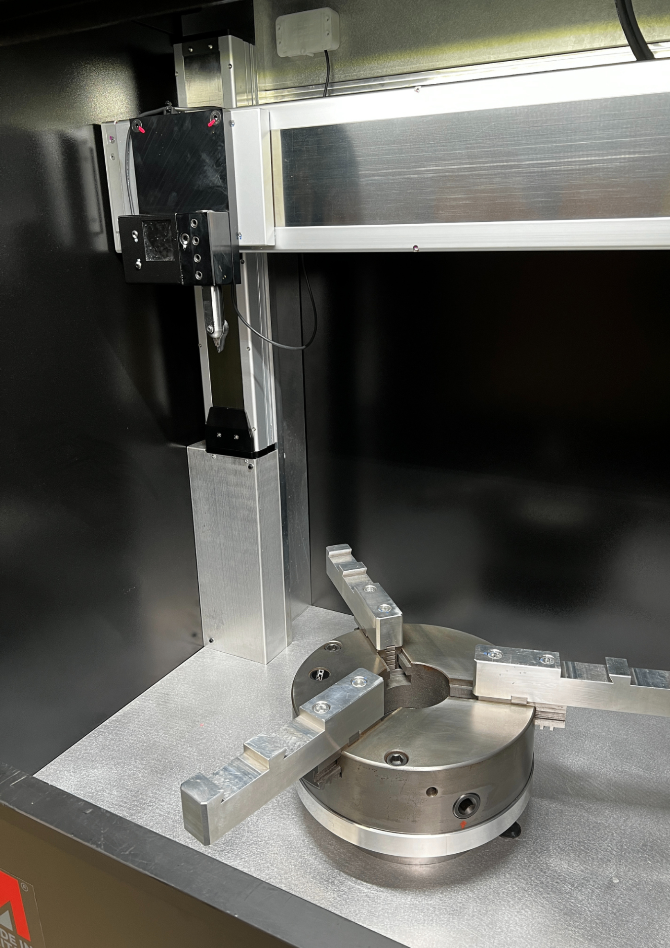 DCR Pro interior with perspex viewing window DCR Pro interior showing the diamond cut chuck and cutter with the perspex viewing window